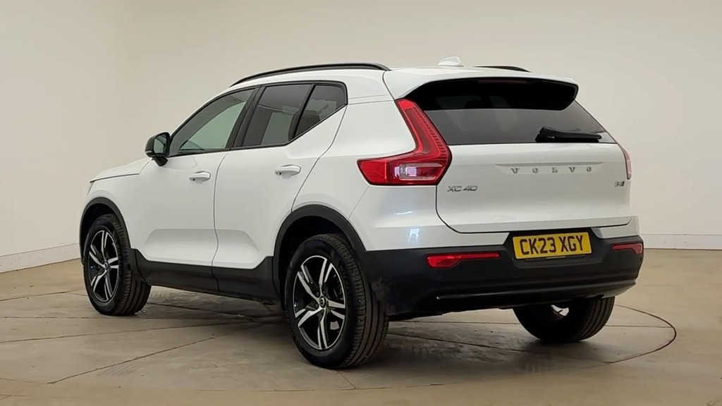 Volvo XC40 Plus White #3