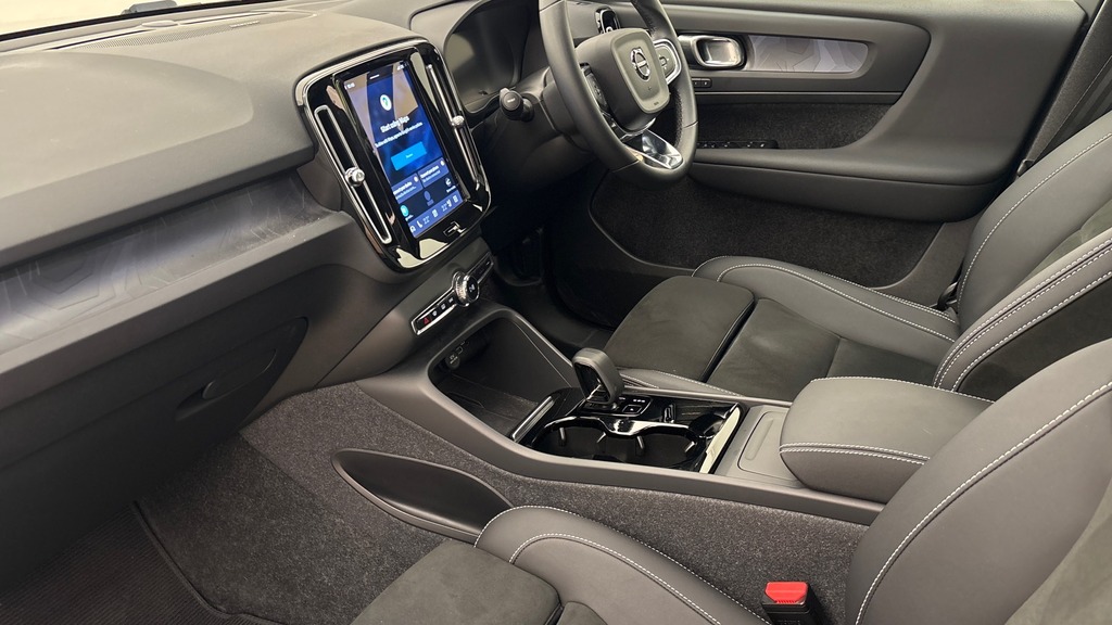 Volvo XC40 Ultimate Gold #6