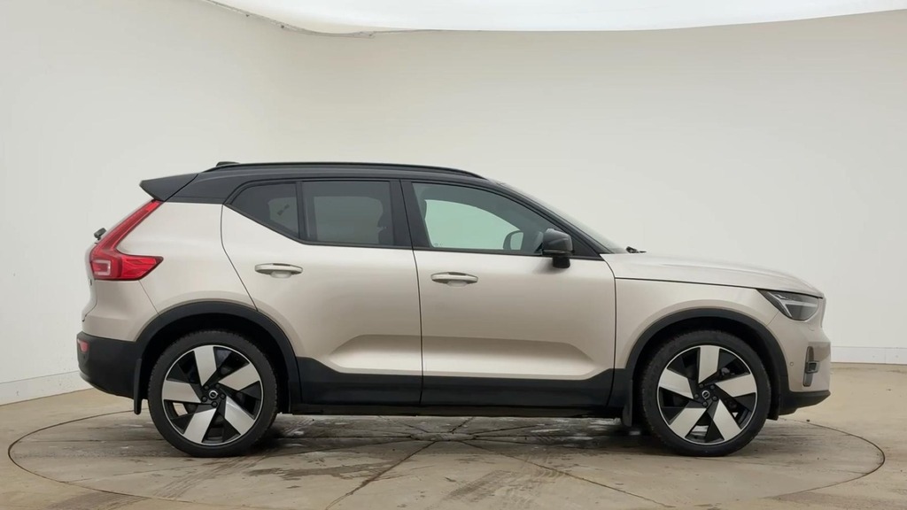 Volvo XC40 Ultimate Gold #2