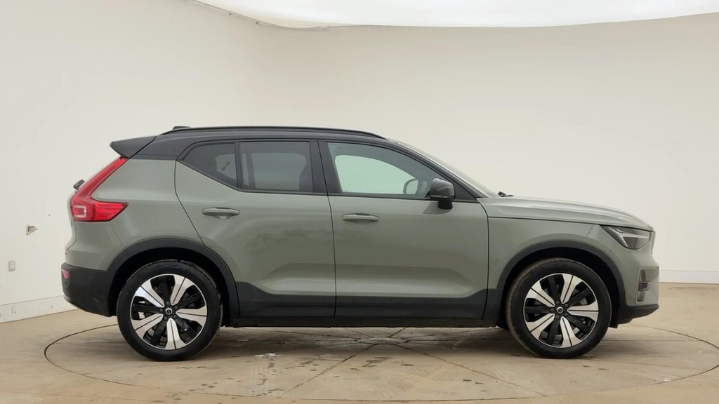 Volvo XC40 Plus Green #2