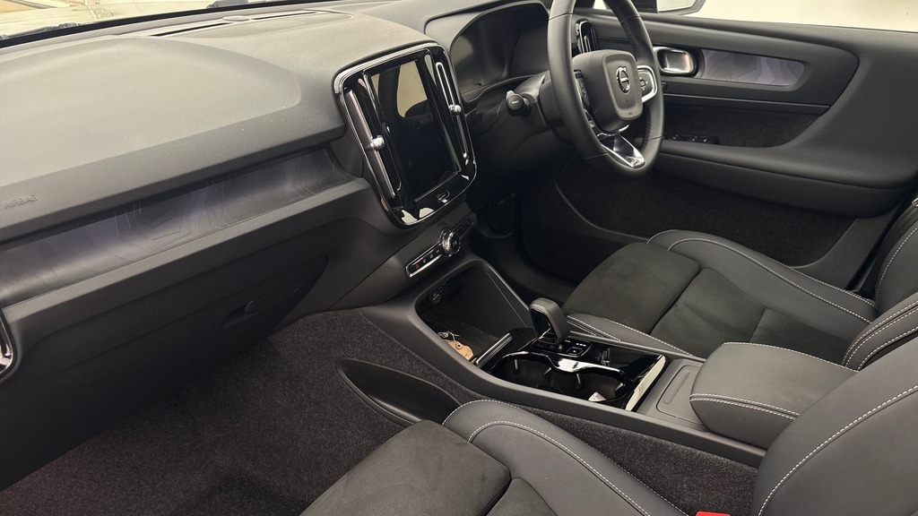 Volvo XC40 Plus Green #6
