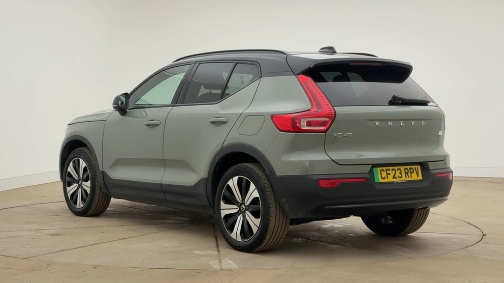 Volvo XC40 Plus Green #3