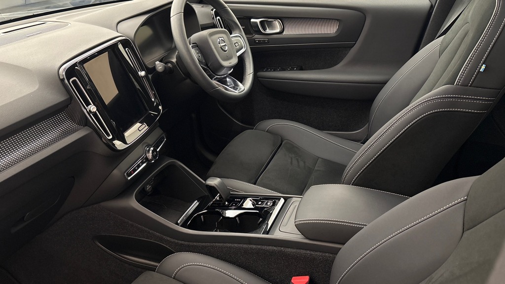 Volvo XC40 Ultimate Black #6