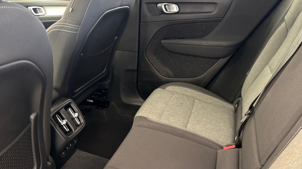 Volvo XC40 Plus Dark CF73EFT White #6