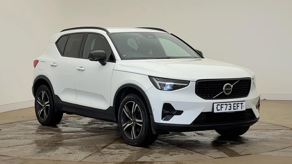 Volvo XC40 Plus Dark White