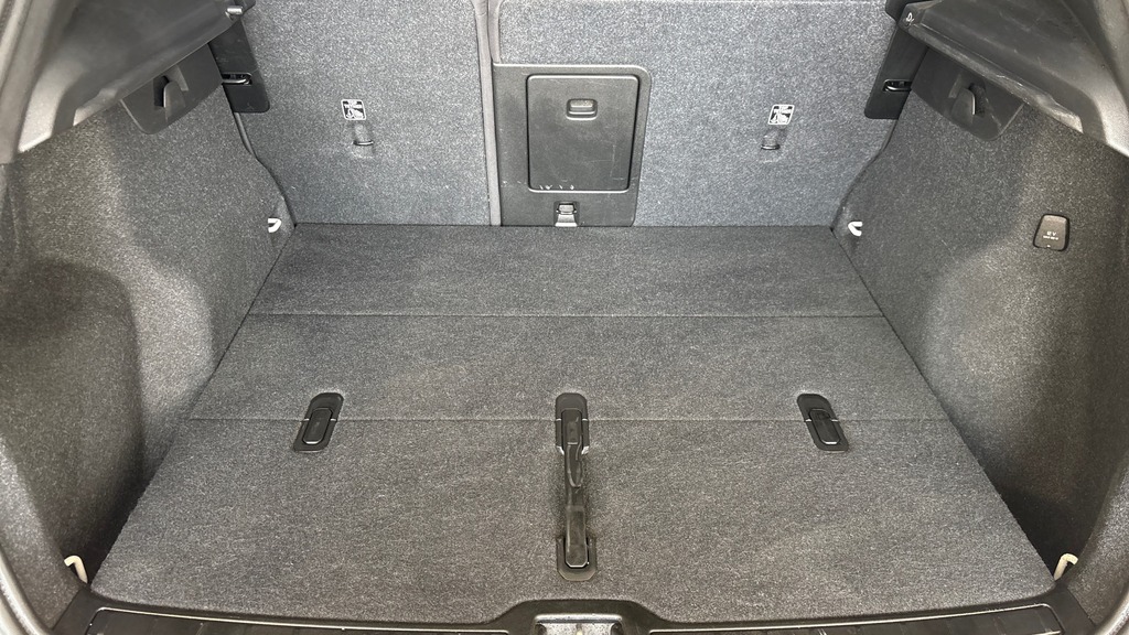 Volvo XC40 Plus Dark CF73EFT White #5