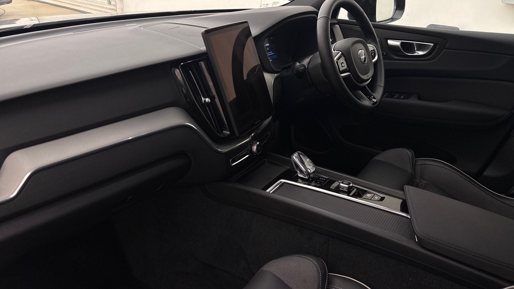 Volvo XC60 Plus Black Edition Blue #6