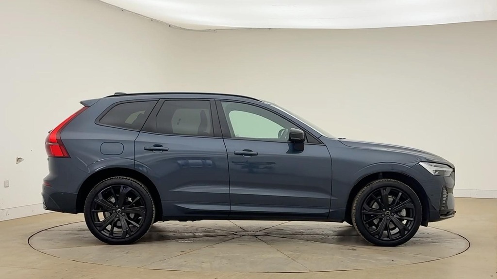Volvo XC60 Plus Black Edition Blue #2
