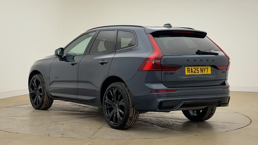 Volvo XC60 Plus Black Edition Blue #3