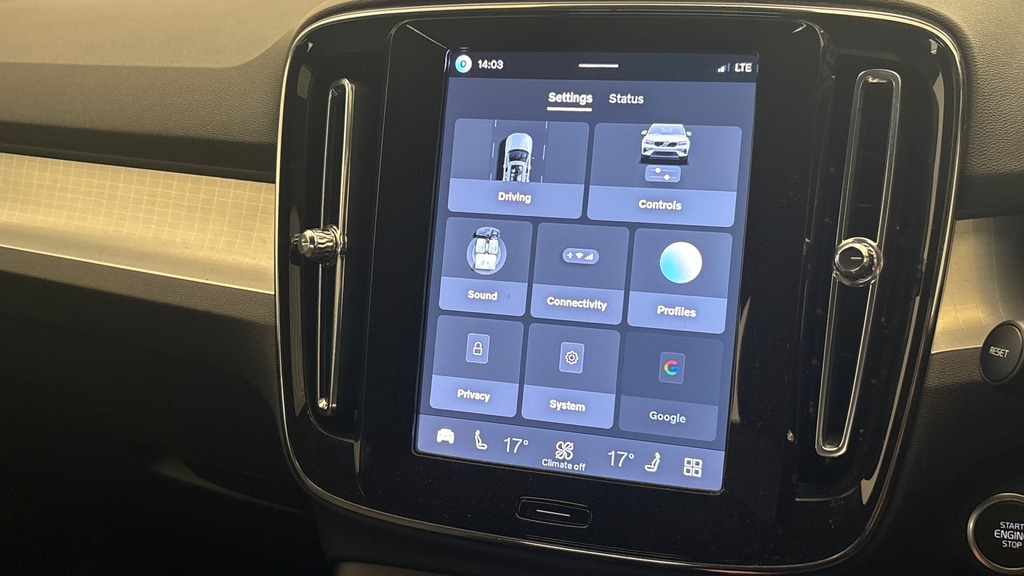 Volvo XC40 2.0 B3p Core Blue #33