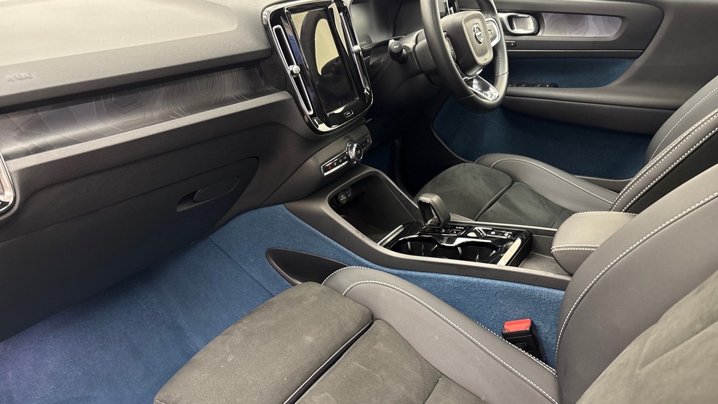 Volvo XC40 Ultimate Dark Blue #5