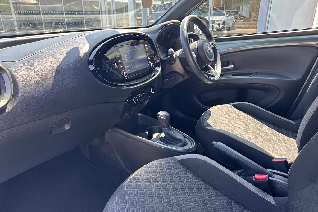 Toyota Aygo X Edge Green #2