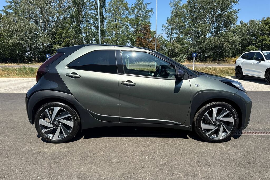 Toyota Aygo X Edge Green #4