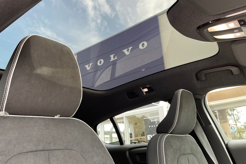 Volvo EC40 Twin Motor Performance 436Bhp Plus Black Edition Blue #35