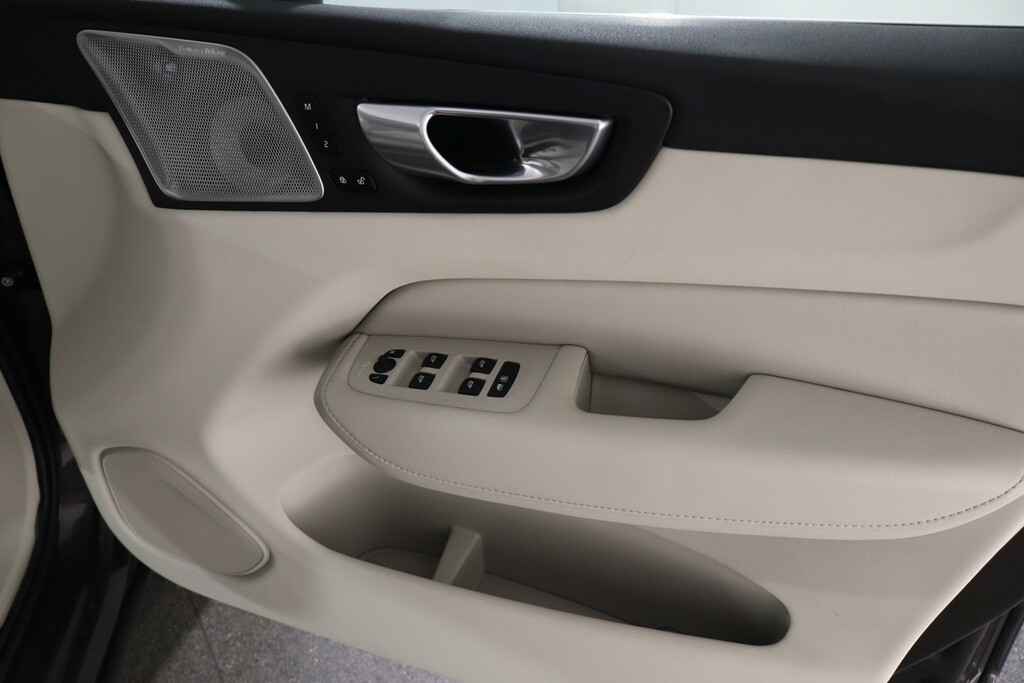 Volvo XC60 Ultimate Grey #25