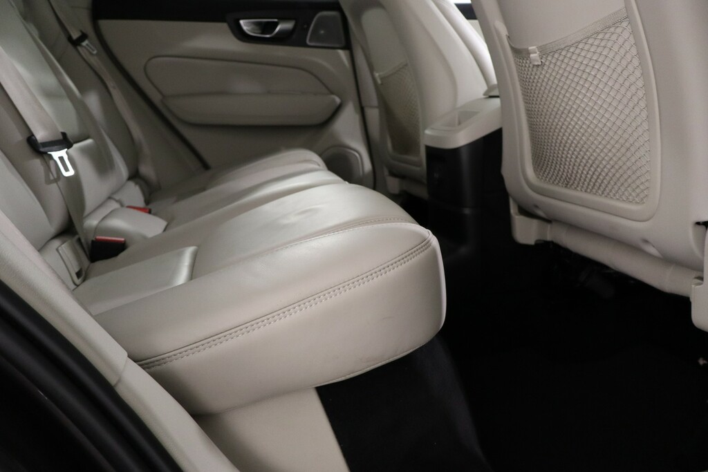 Volvo XC60 Ultimate Grey #28
