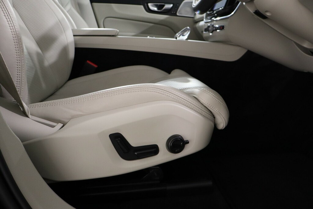 Volvo XC60 Ultimate Grey #26