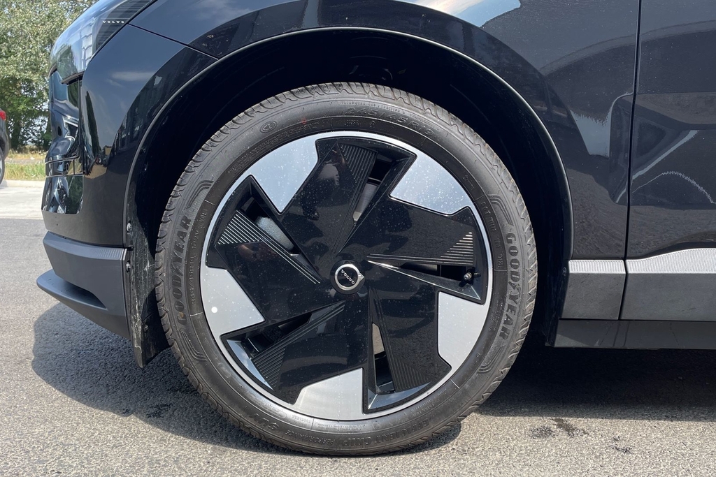 Volvo EX30 Plus Black #5