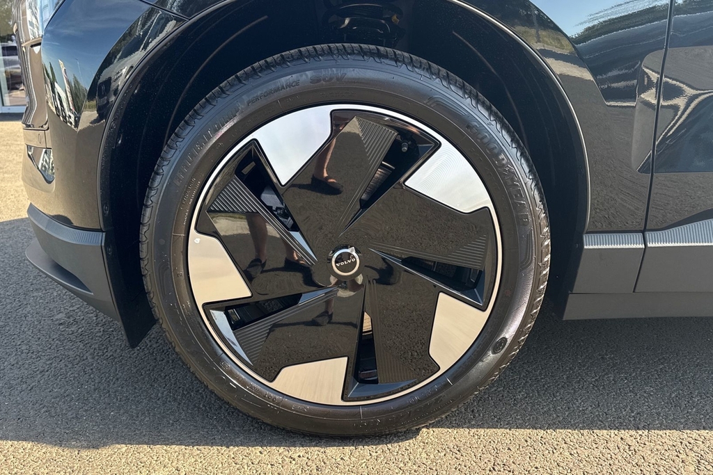 Volvo EX30 Plus Black #5