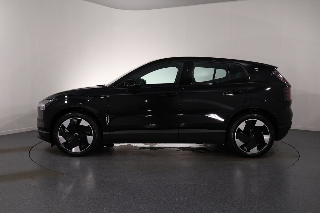 Volvo EX30 Plus Black #4