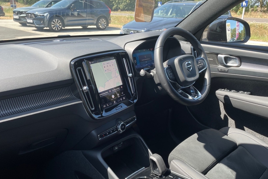 Volvo XC40 B4 Ultimate Black #2