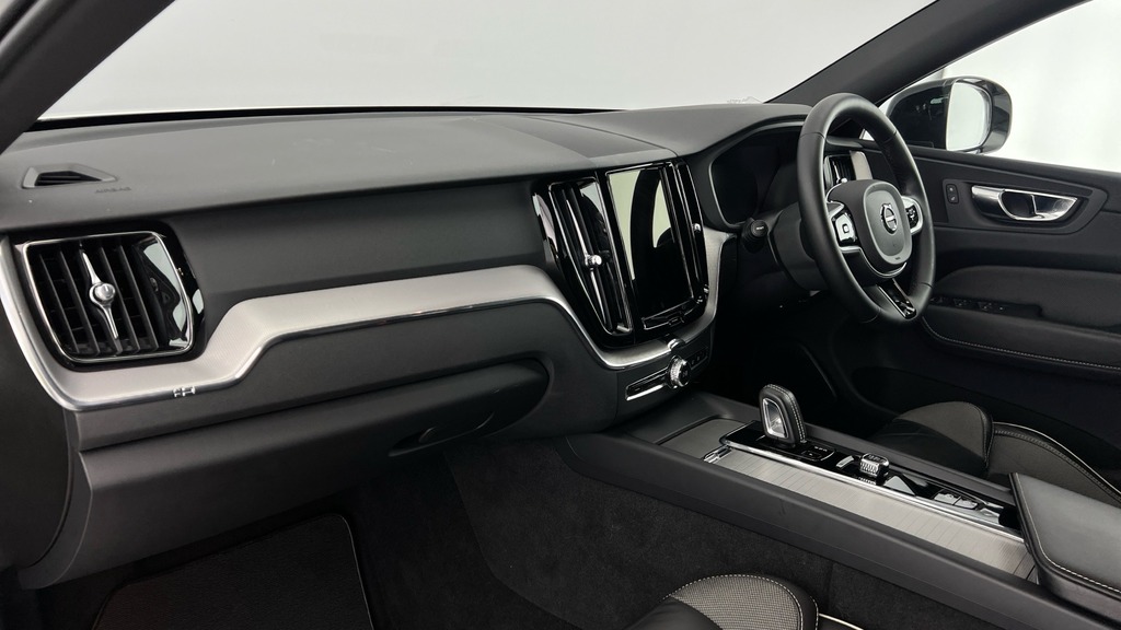 Volvo XC60 R-design White #5
