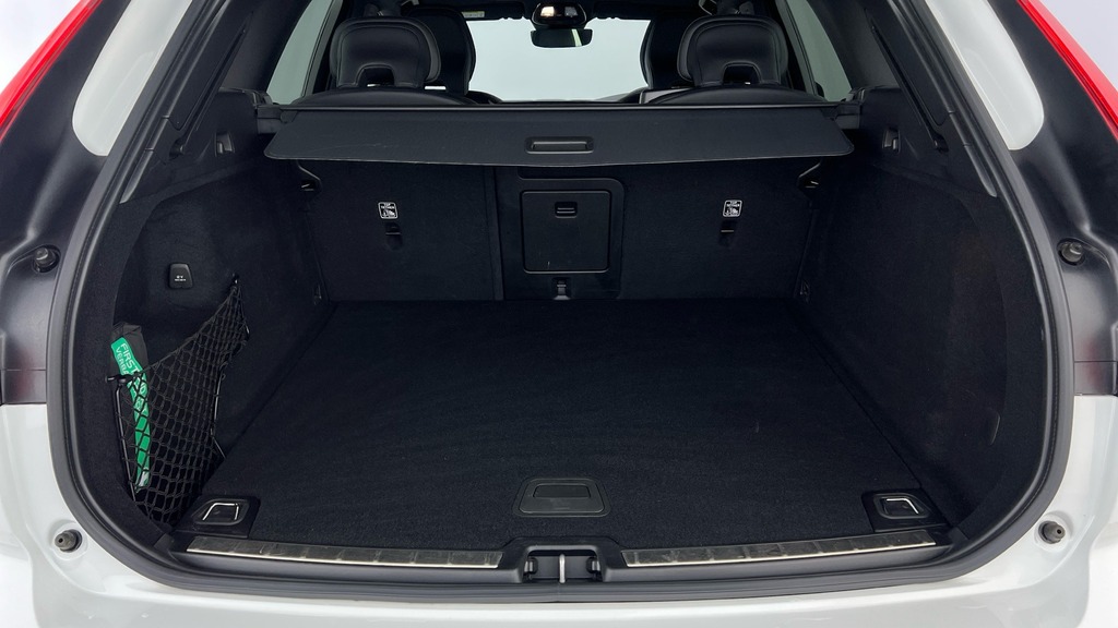 Volvo XC60 R-design White #4