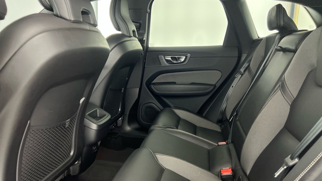 Volvo XC60 R-design White #6