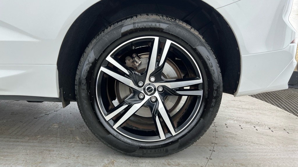 Volvo XC60 R-design White #3