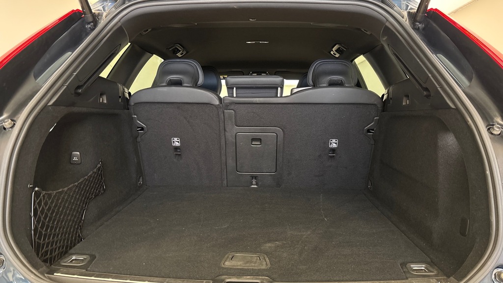 Volvo XC60 Plus Black Edition Blue #5