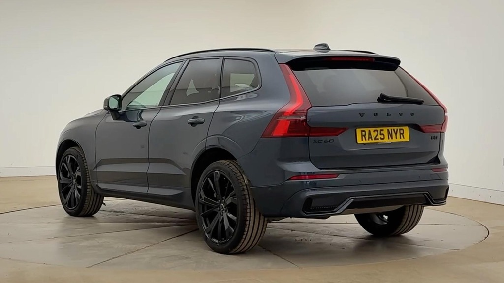 Volvo XC60 Plus Black Edition Blue #3