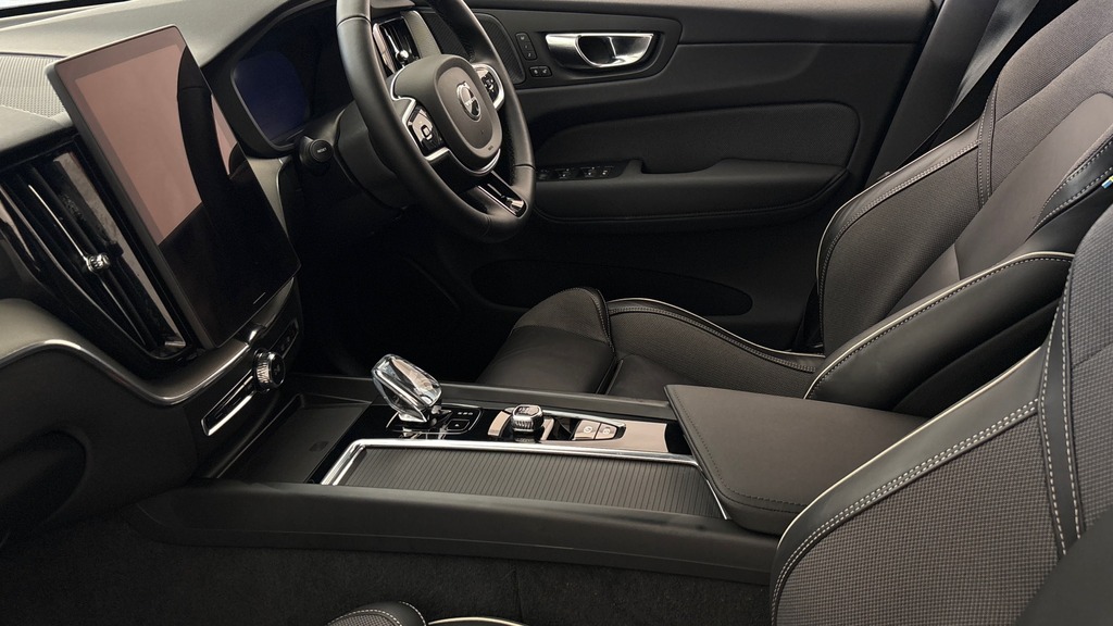Volvo XC60 Plus Black Edition Blue #6