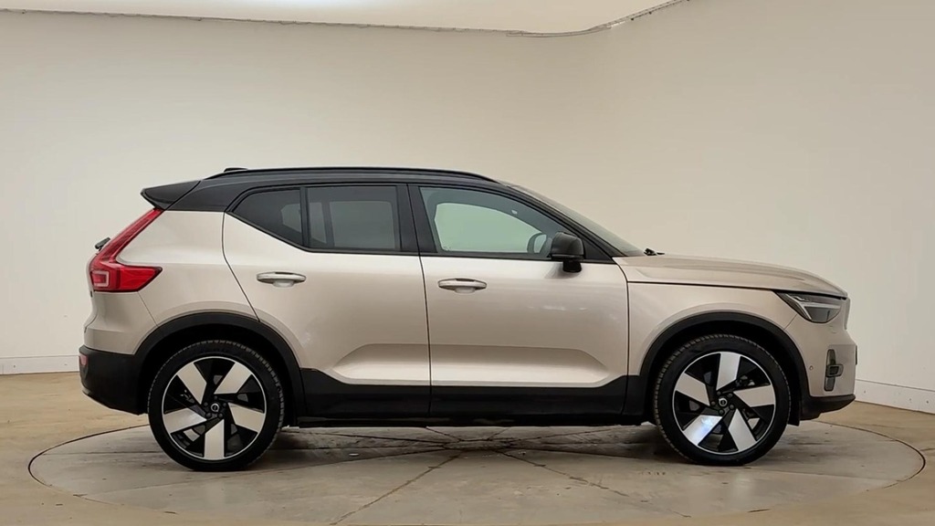 Volvo XC40 Ultimate Gold #2