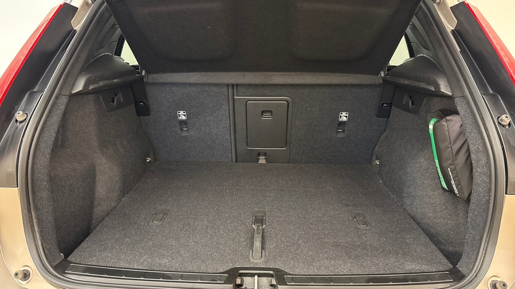 Volvo XC40 Ultimate Gold #5