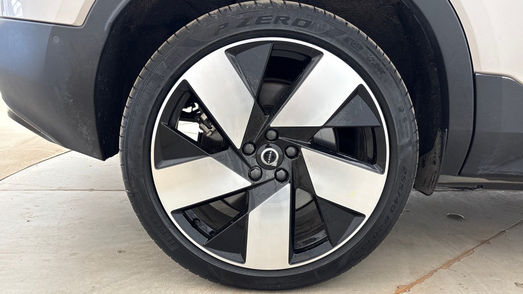 Volvo XC40 Ultimate Gold #4