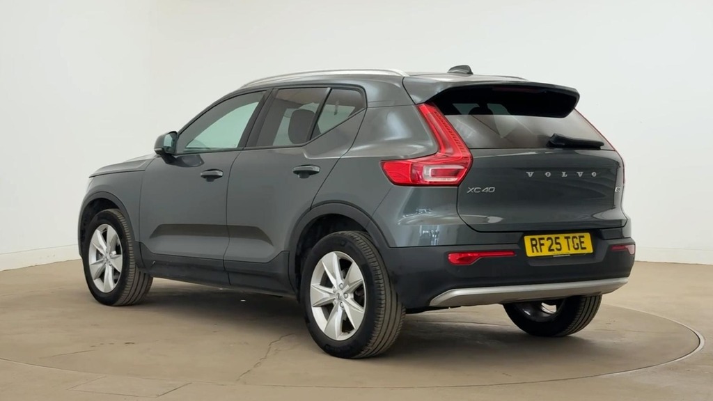 Volvo XC40 Core Green #3