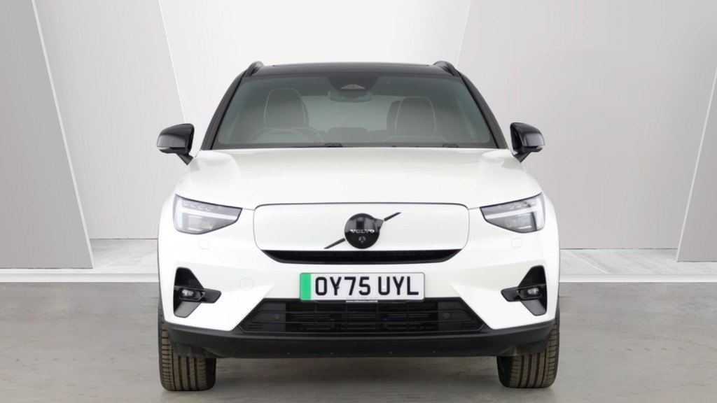 Volvo EX40 Ultra Black Edition White #4