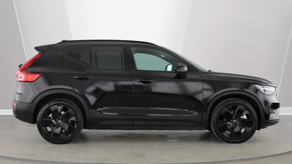 Volvo EX40 Plus Black Edition Black #2
