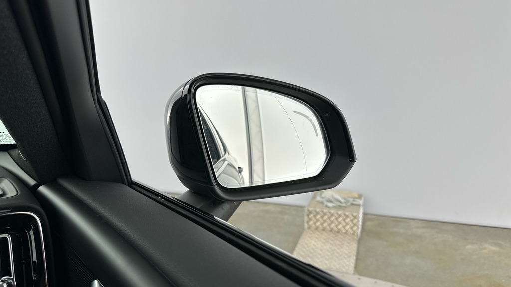 Volvo EX40 185Kw Extended Range Ultra 78Kwh White #17
