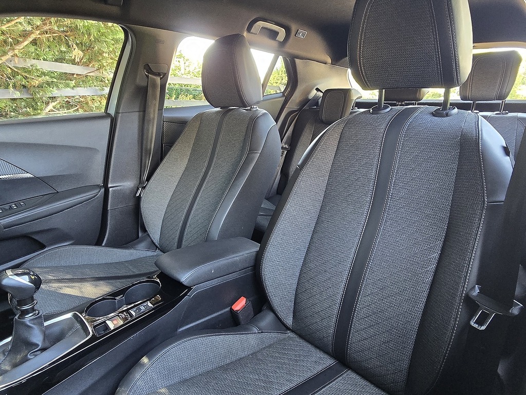 Peugeot 2008 Puretech Allure Grey #3