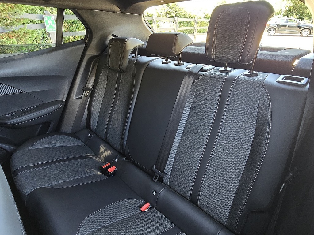 Peugeot 2008 Puretech Allure Grey #4