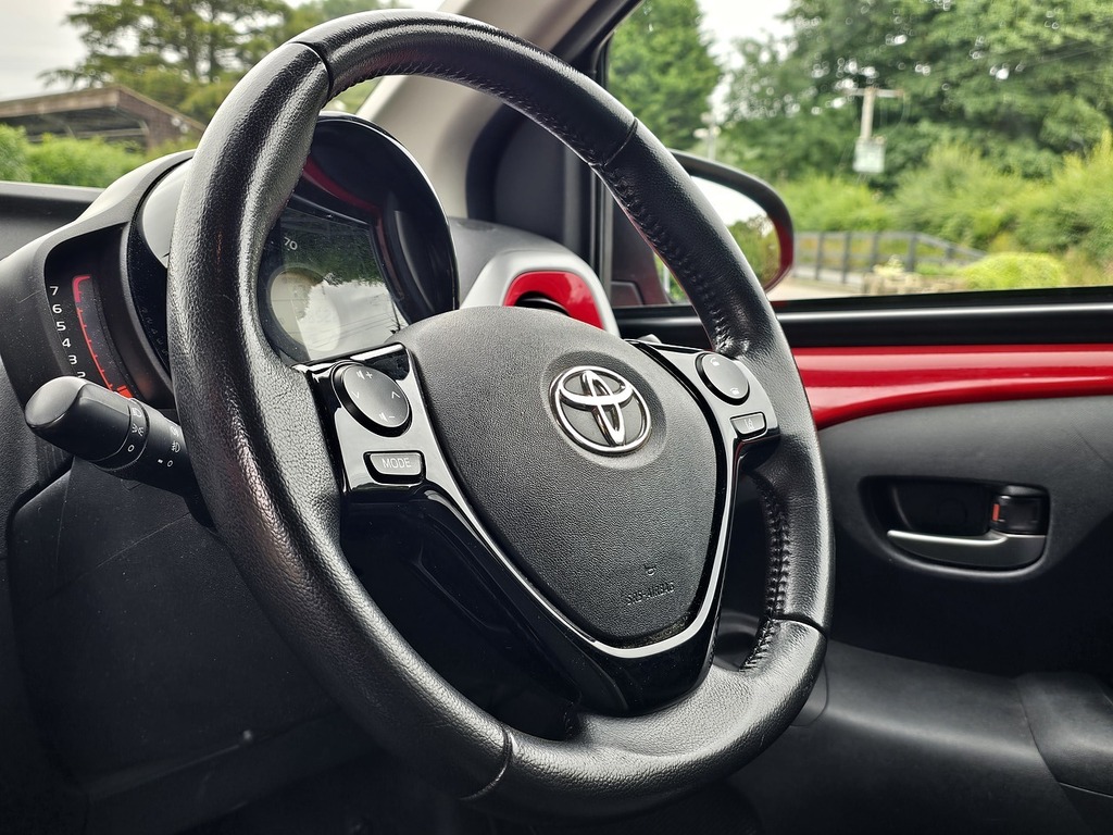 Toyota Aygo Vvt-i X-trend Red #4