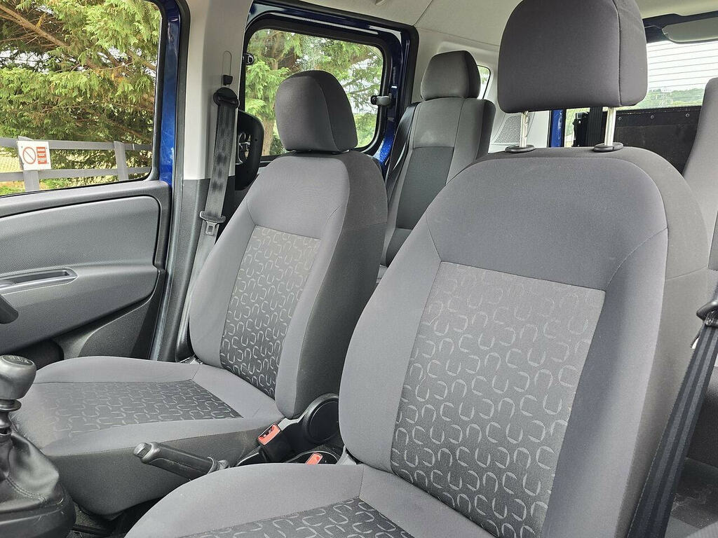 Fiat Doblo Cargo 1.3 White #9