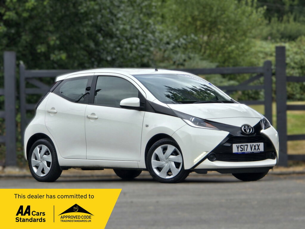 Toyota Aygo 1.0 Vvt-i X-play X-shift Euro 6 White