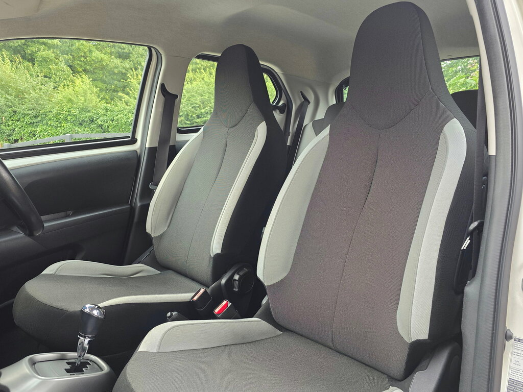 Toyota Aygo 1.0 Vvt-i X-play X-shift Euro 6 White #3