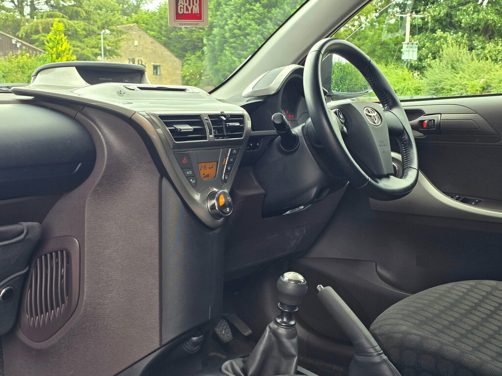 Toyota IQ 1.0 Vvt-i 2 Euro 4 Silver #2