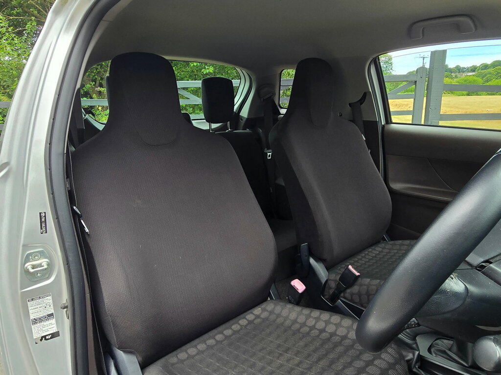 Toyota IQ 1L Null Black #10