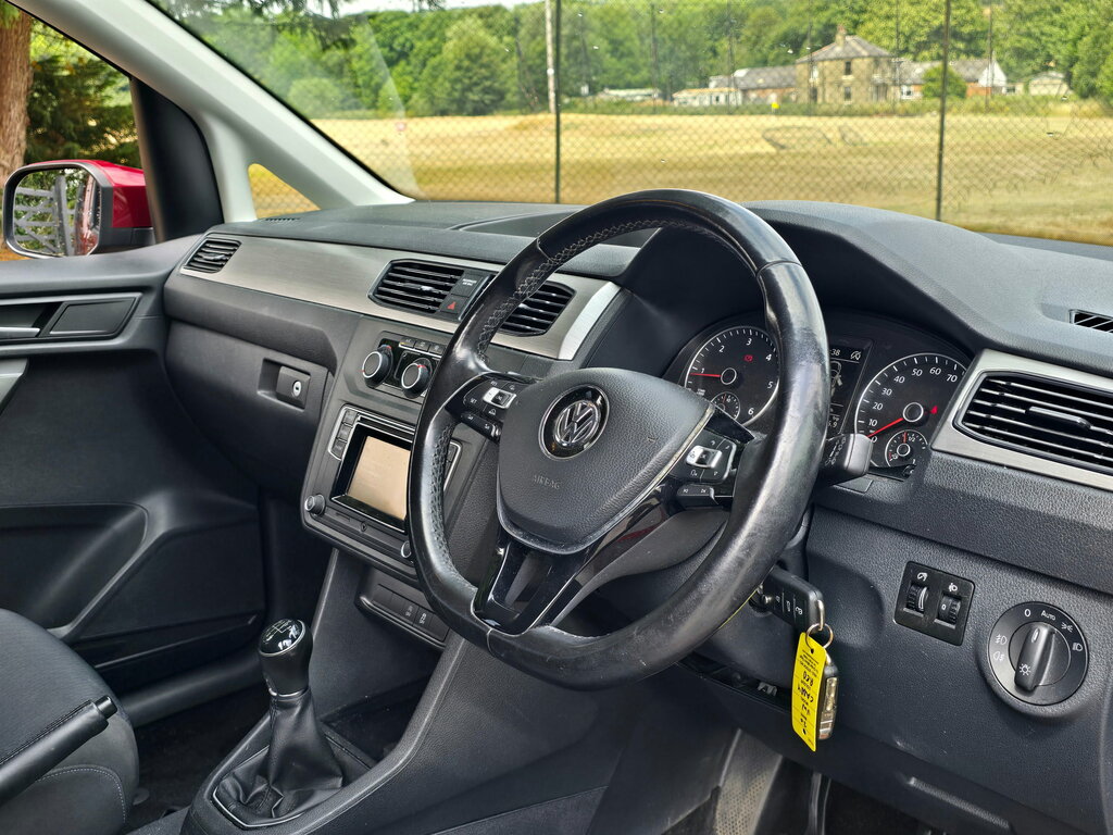 Volkswagen Caddy Maxi Life Tdi Dsg Red #7