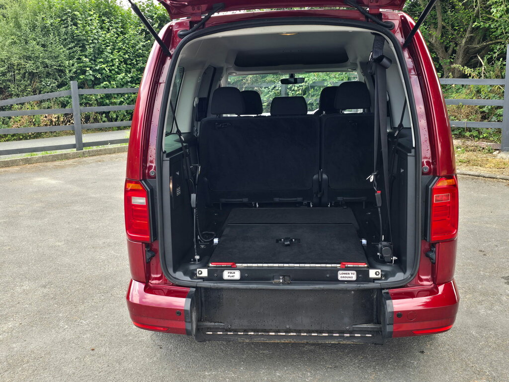 Volkswagen Caddy Maxi Life Tdi Dsg Red #17