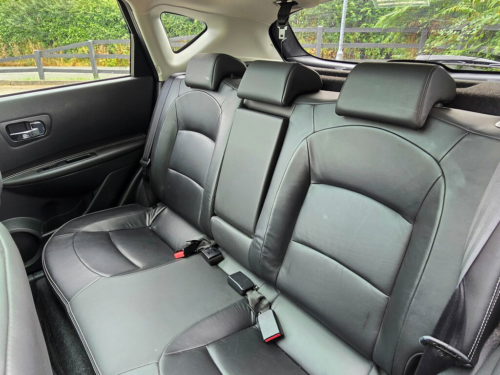 Nissan Qashqai Hatchback Black #4